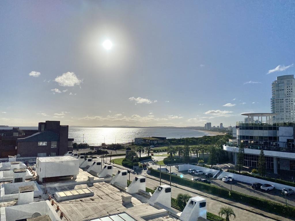 VENTA DE APARTAMENTO 3 DORMITORIOS + DEPENDENCIA
