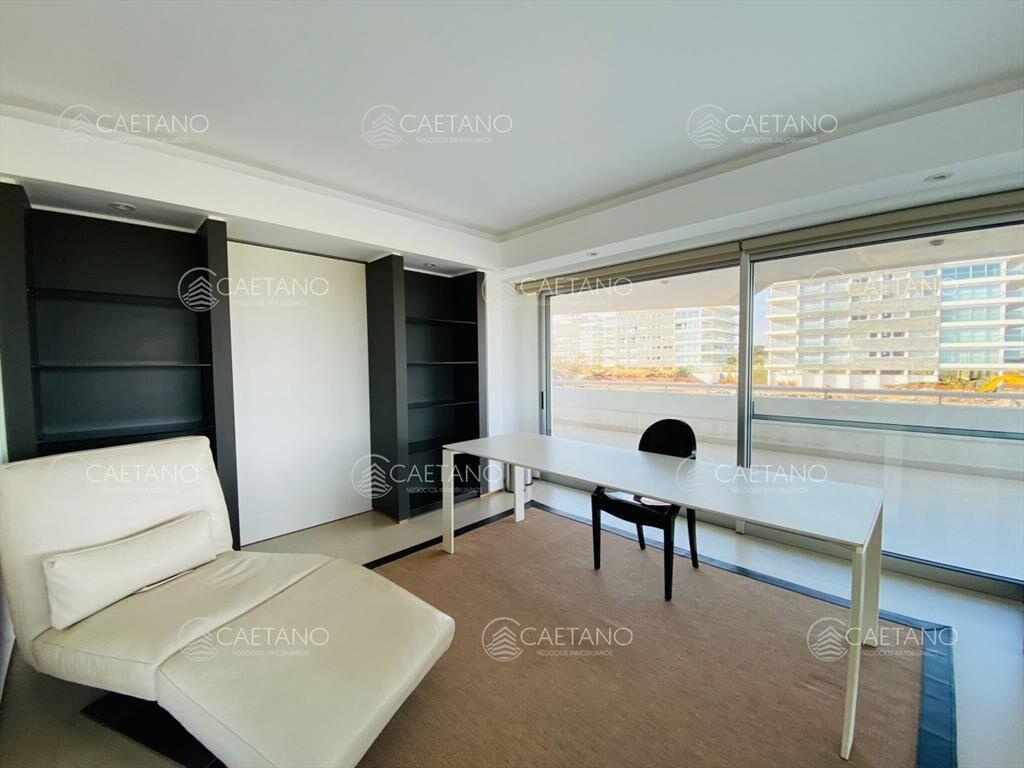 Departamento en Venta Seis Dormitorios y Servicio Frente al