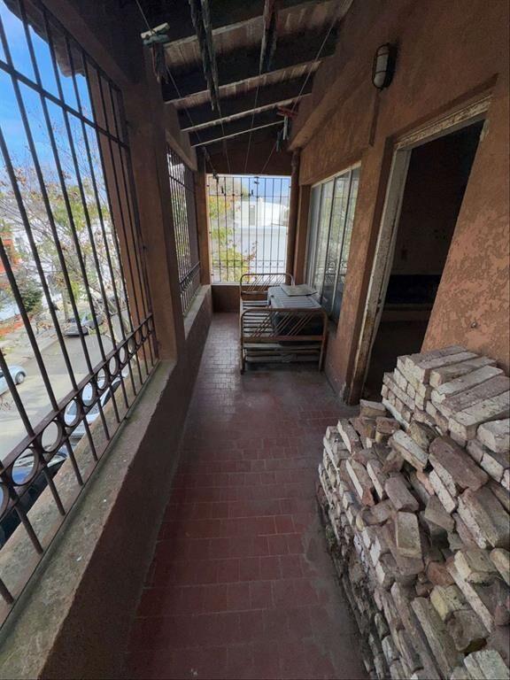 CASA EN ALQUILER POCITOS, REQUIERE REPARACIONES