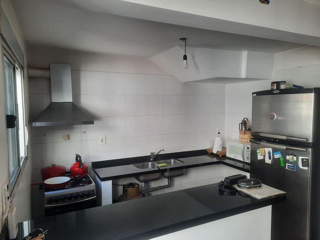 Padrón único, vivienda u oficinas + deposito. Gran potencia