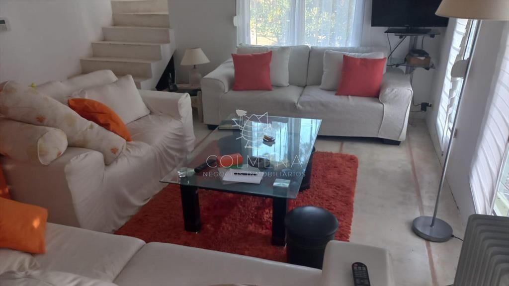 CASA PIEDRA EN VENTA A METROS DEL MAR