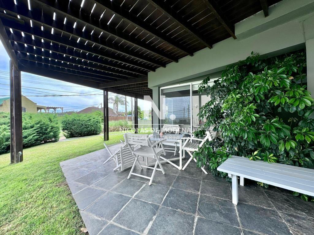 Excelente casa en Manantiales