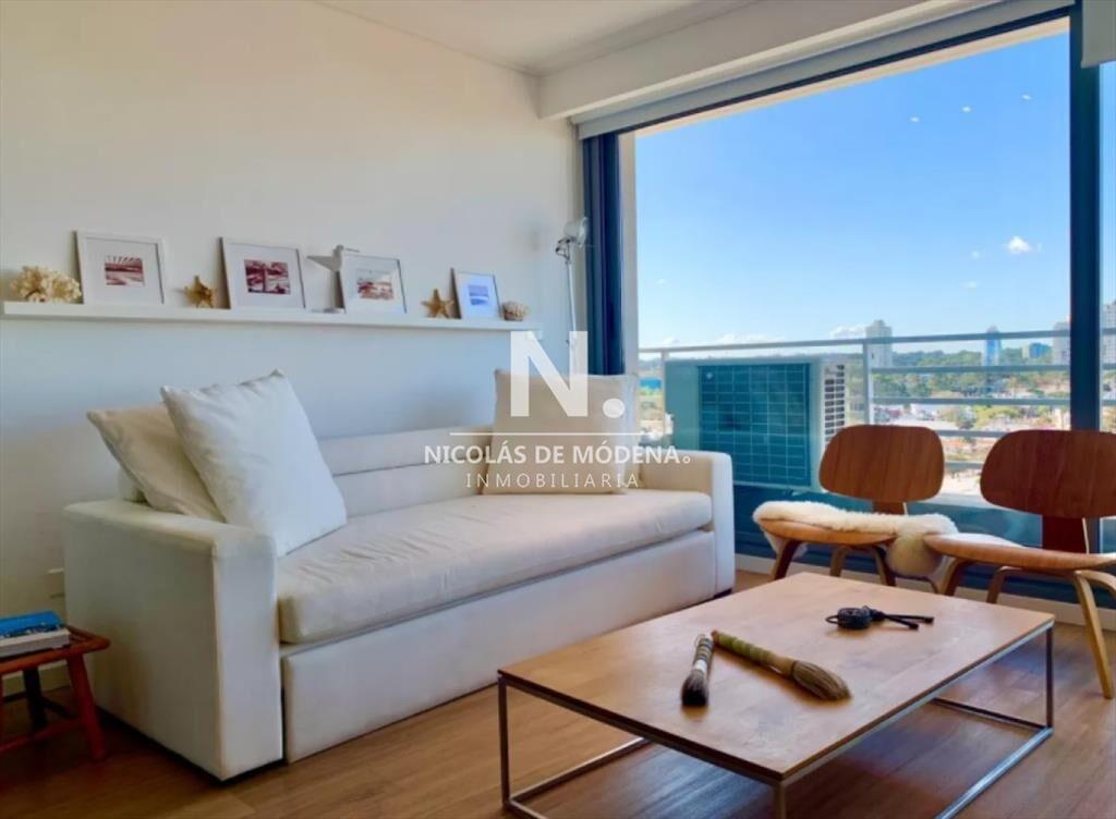 Apartamento de 2 dormitorios en venta en Playa