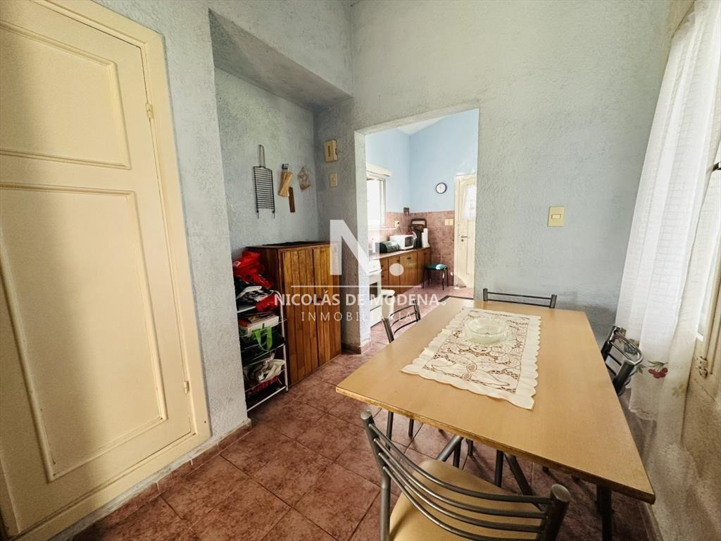 Casa de gran tamaño ubicada en agradable entorno