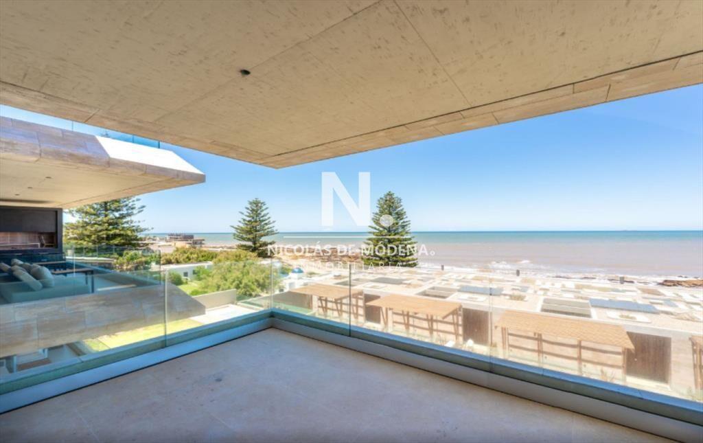 En venta apartamento de 3 dormitorios en la Punta