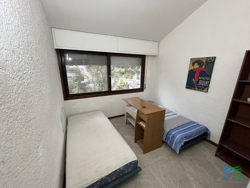 En venta casa 5 dormitorios y piscina, Cantegril,