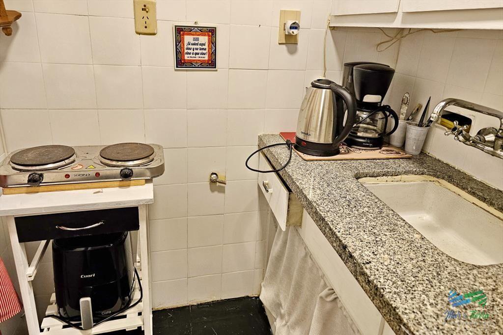 Se alquila apartamento 1 dormitorio con cochera