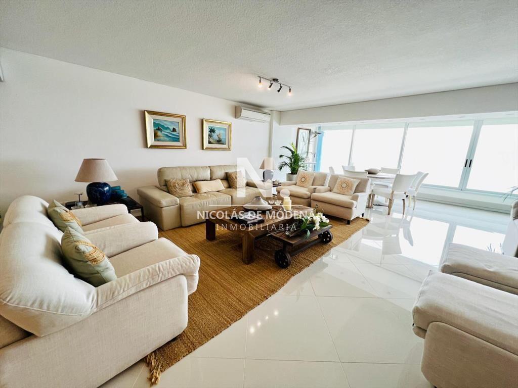 Departamento de 4 dormitorios en venta en de Mar,
