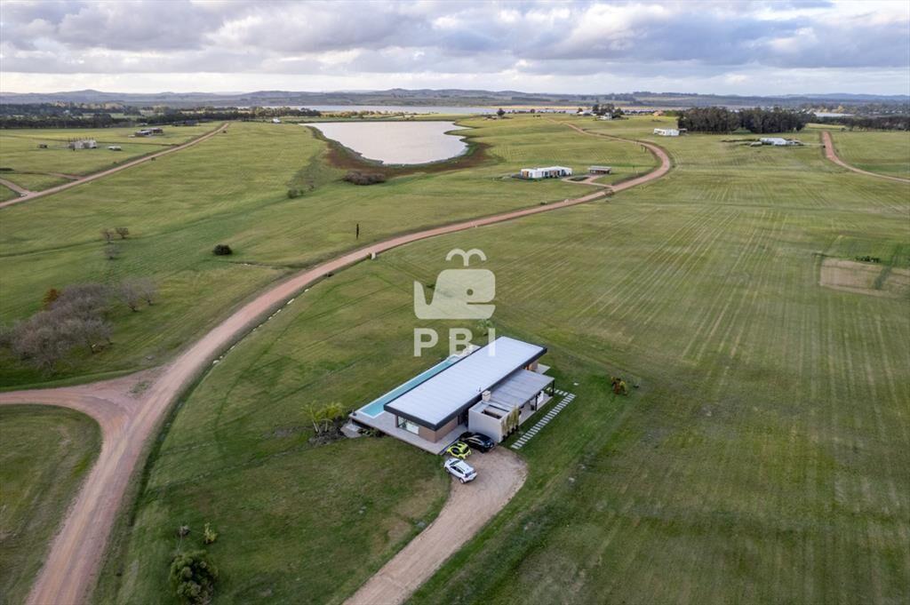 Casa de 2 dormitorios en Laguna de los Cisnes - :