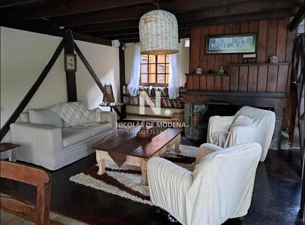 Vende casa a media cuadra del mar de 3 Pinares,