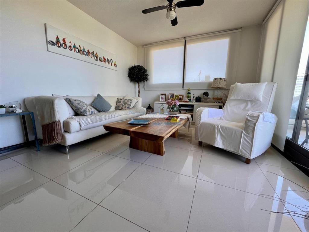 En venta apartamento con excelente vista, de 3 en