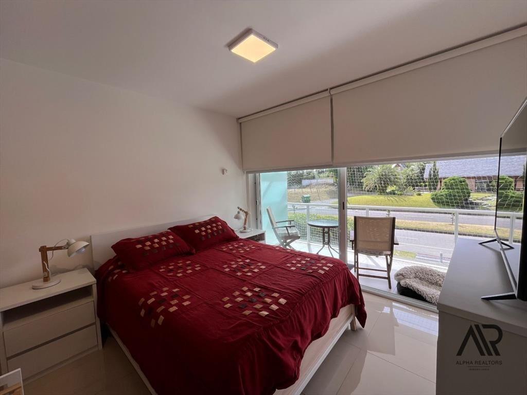 Apartamento en venta c/ cochera en Playa Mansa