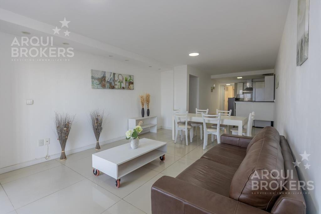 Apartamento de 3 dormitorios en venta en Rambla de Malvín c