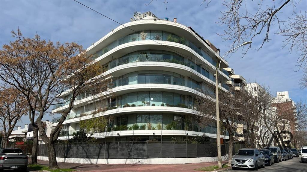 Apartamento en alquiler c/ cochera en Malvin