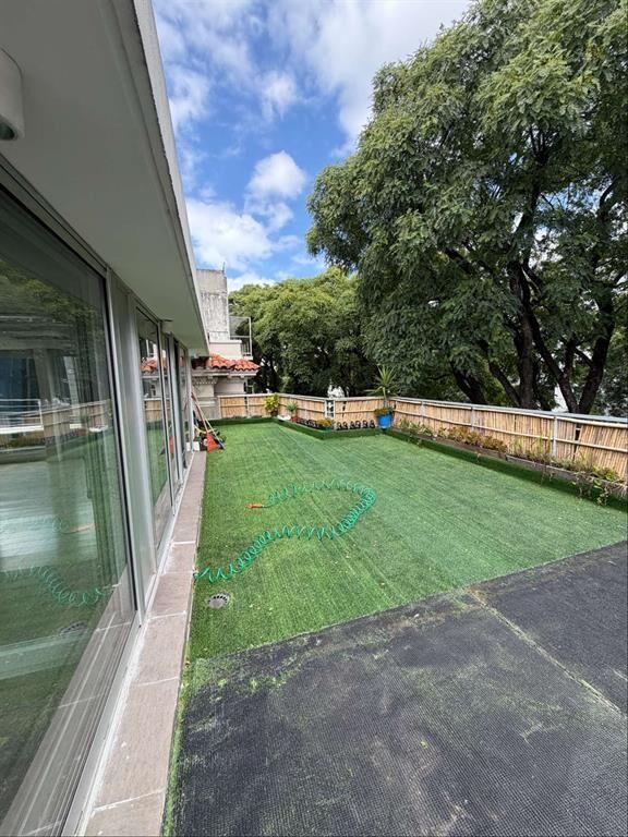 VENTA DE OFICINA SOBRE BV ARTIGAS 156 M2 CON 3 GARAJES