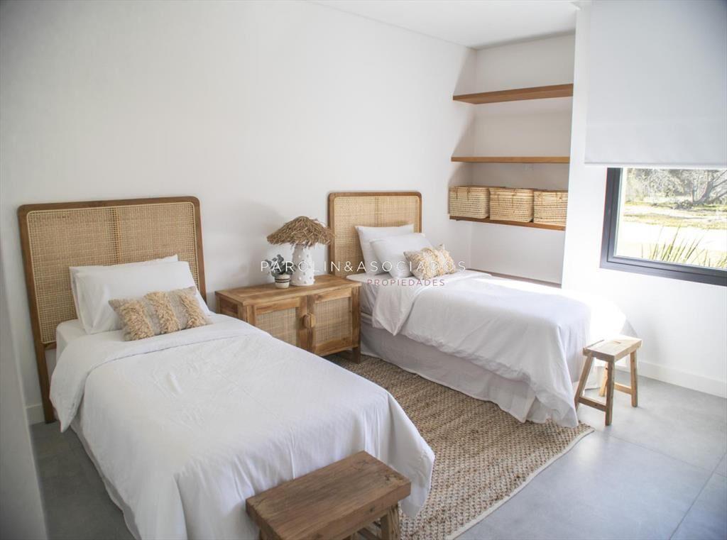 Hermosa casa en venta de 4 dormitorios en Laguna