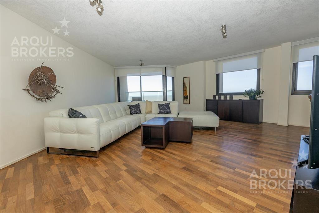 Apartamento de tres dormitorios en alquiler en Pocitos 2 gg