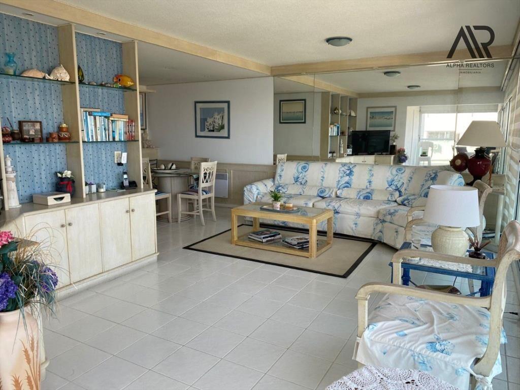 Apartamento en venta c/ cochera en Playa Mansa