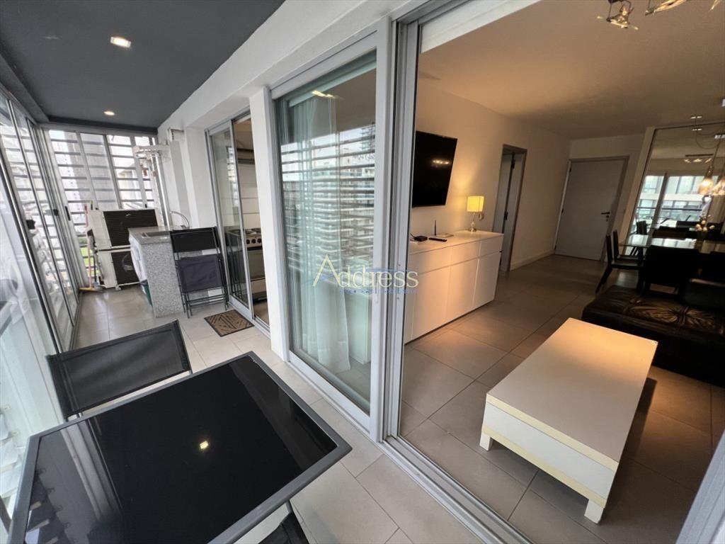Apartamento de 2 dormitorios 2 baños, en venta.