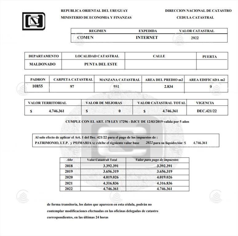 Terreno de gran superficie sobre la cancha de