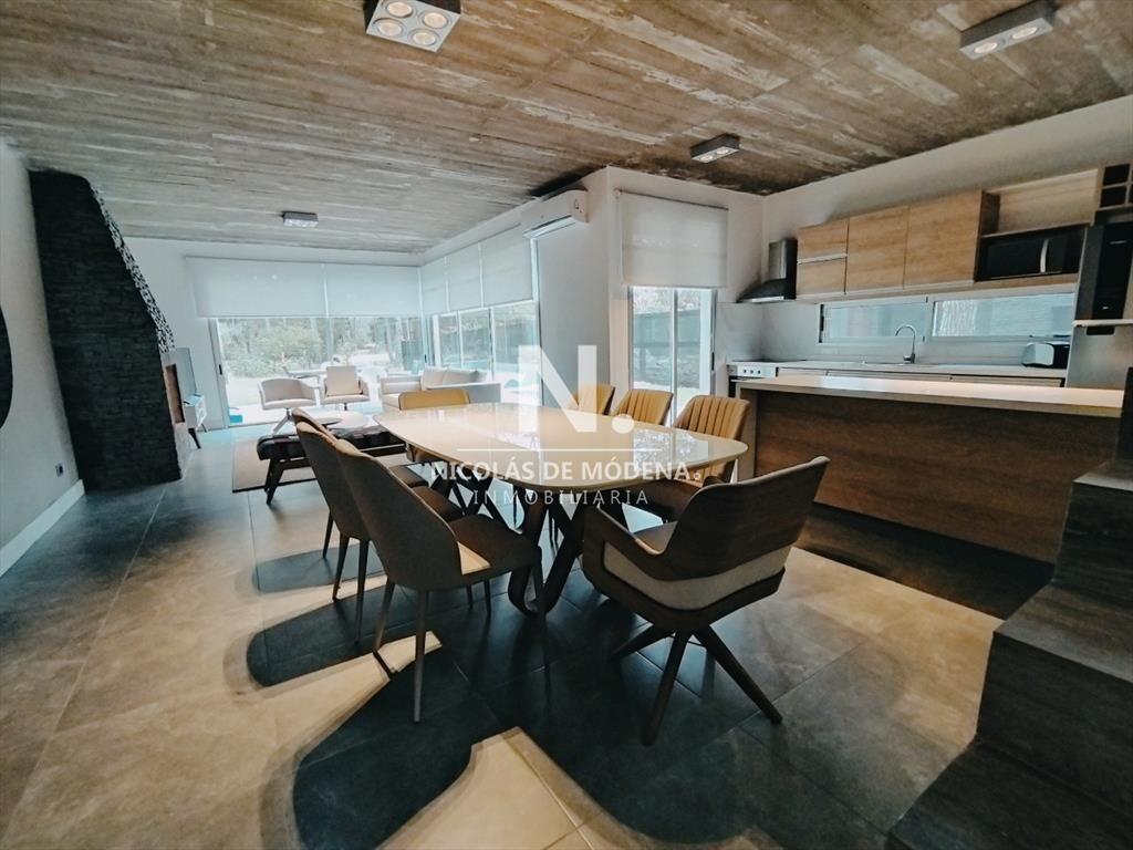 Espectacular casa en barrio Solanas, venta