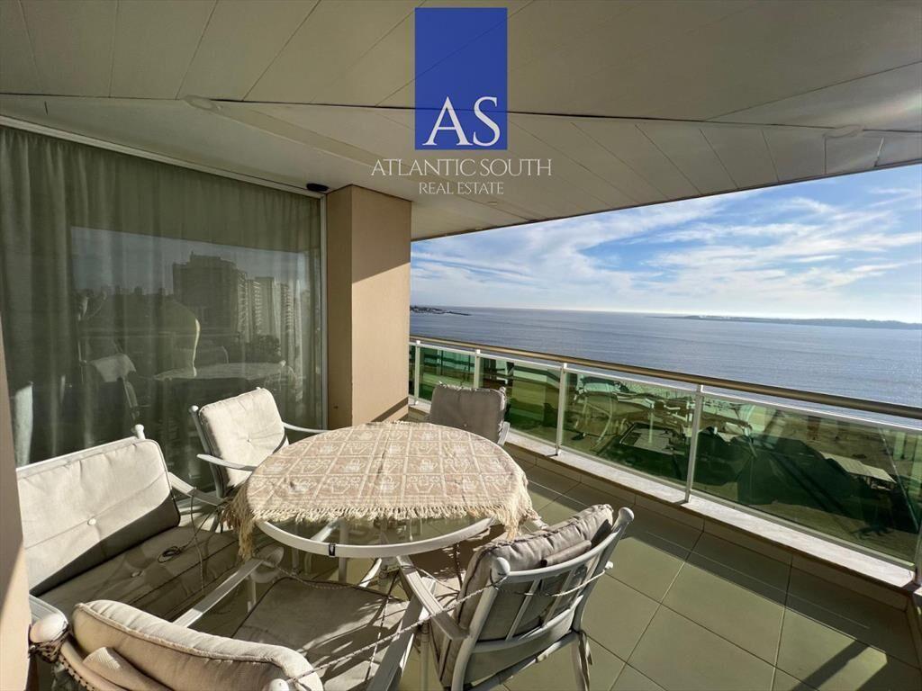 Apartamento de 3 dormitorios en primera linea ,