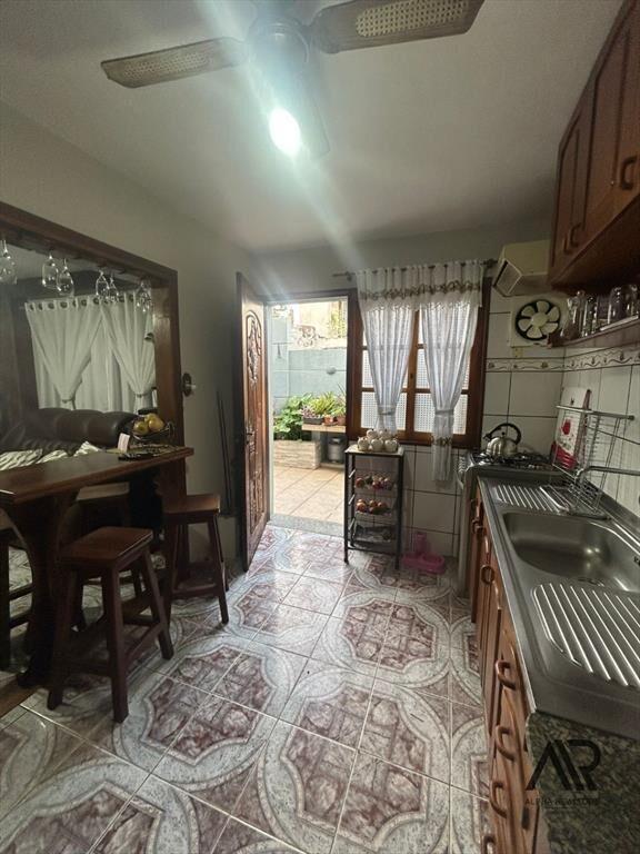 Casa en venta c/ cochera en Artigas