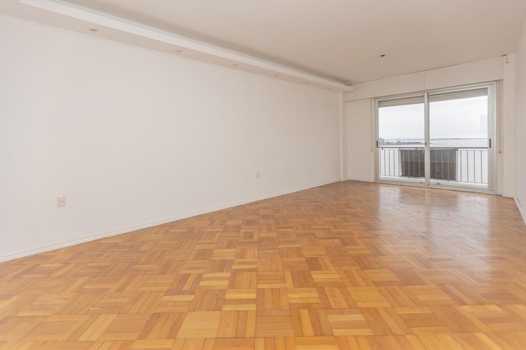 Apartamento en Rambla de Pocitos, frente a Trouville