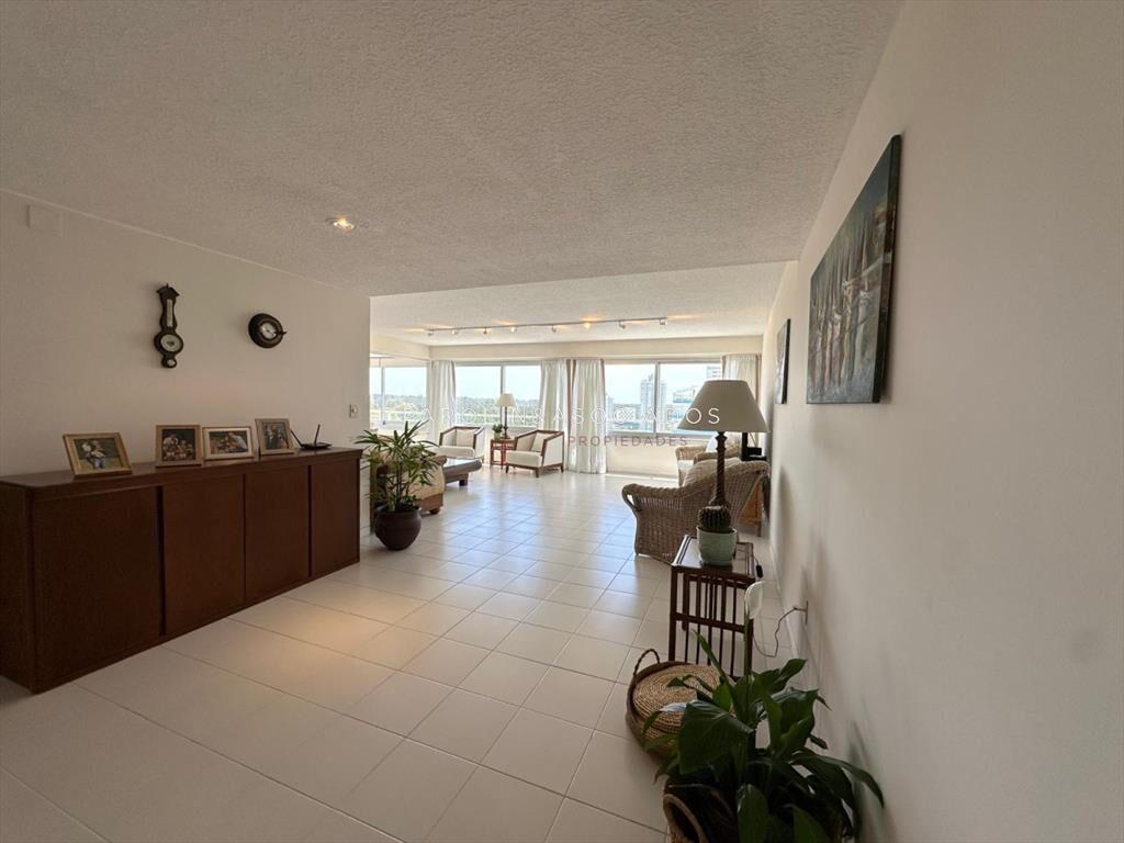 Oportunidad  en venta de 3 dormitorios en Tiburon