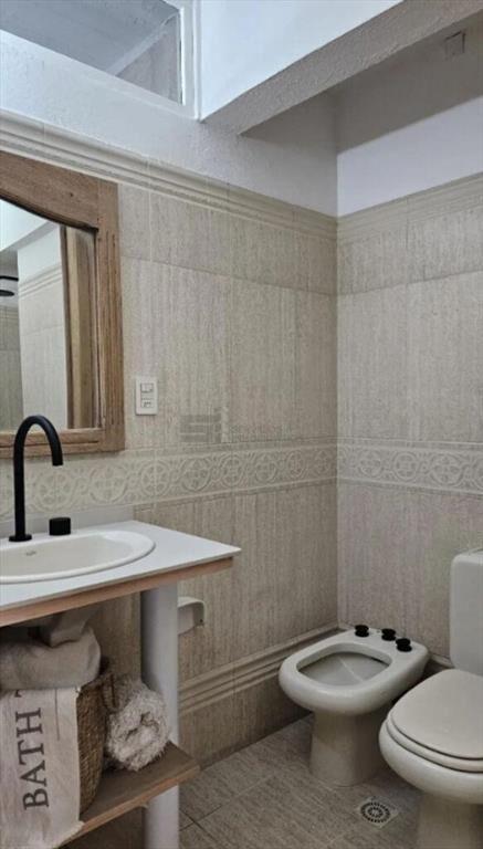 ei alquila Apartamento de dos dormitorios y garage en la ra