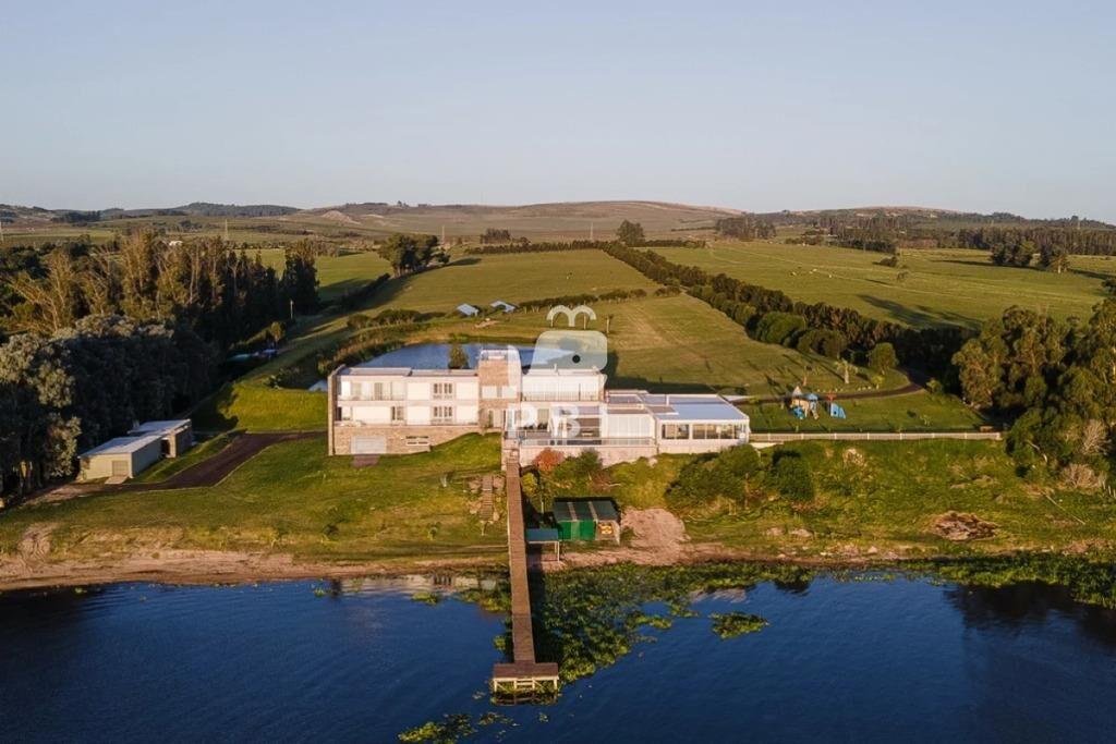 Venta de Chacra 6 DORMITORIOS en Laguna del Punta