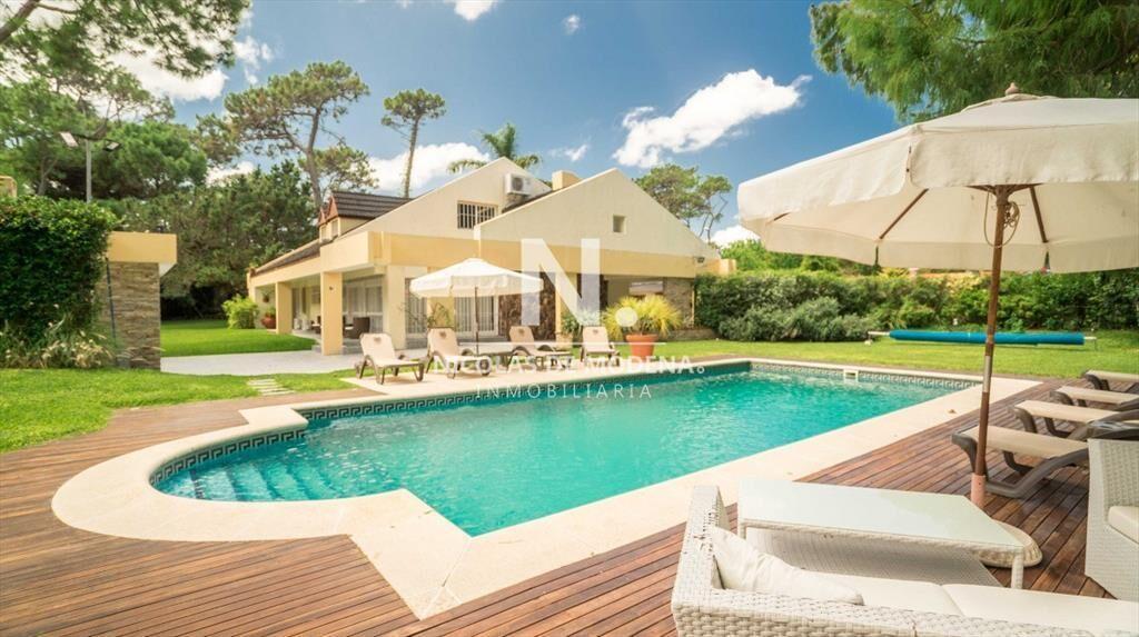 Parada 10 de Playa Mansa. Hermoso chalet de 6 en