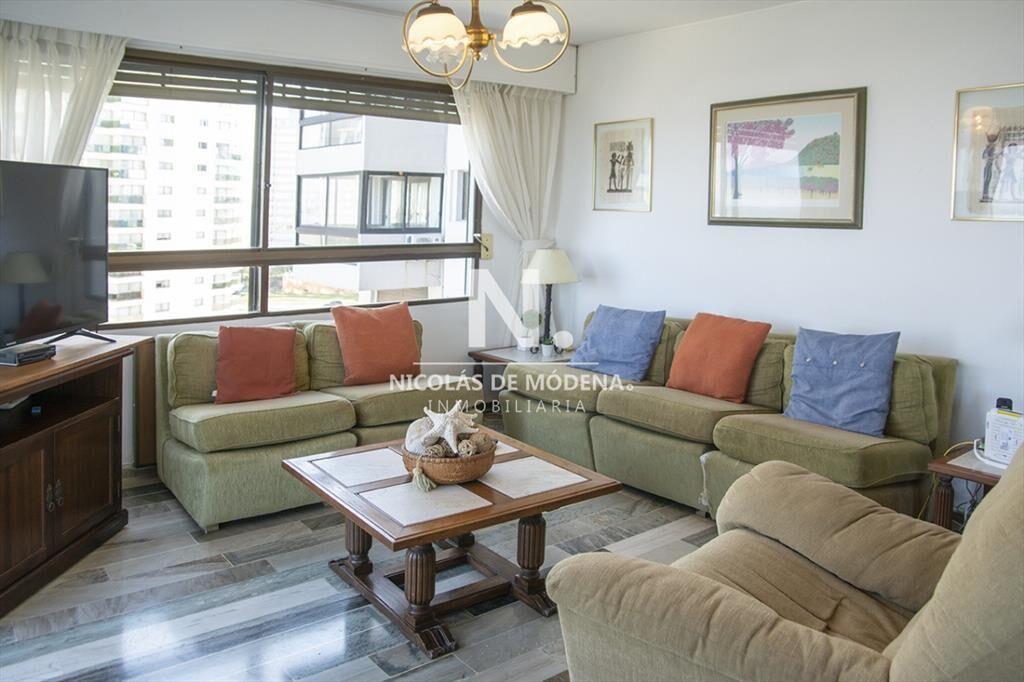 Departamento de 3 dormitorios en venta frente al
