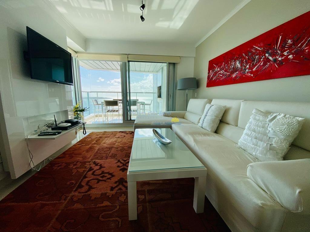 Apartamento de 2 Dormitorios en Venta en Punta ,