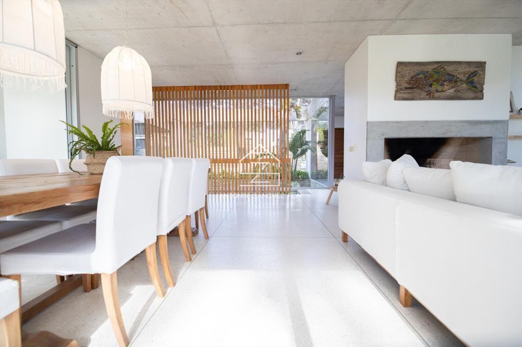 Casa en venta de 4 dormitorios, en Barrio Cerrado