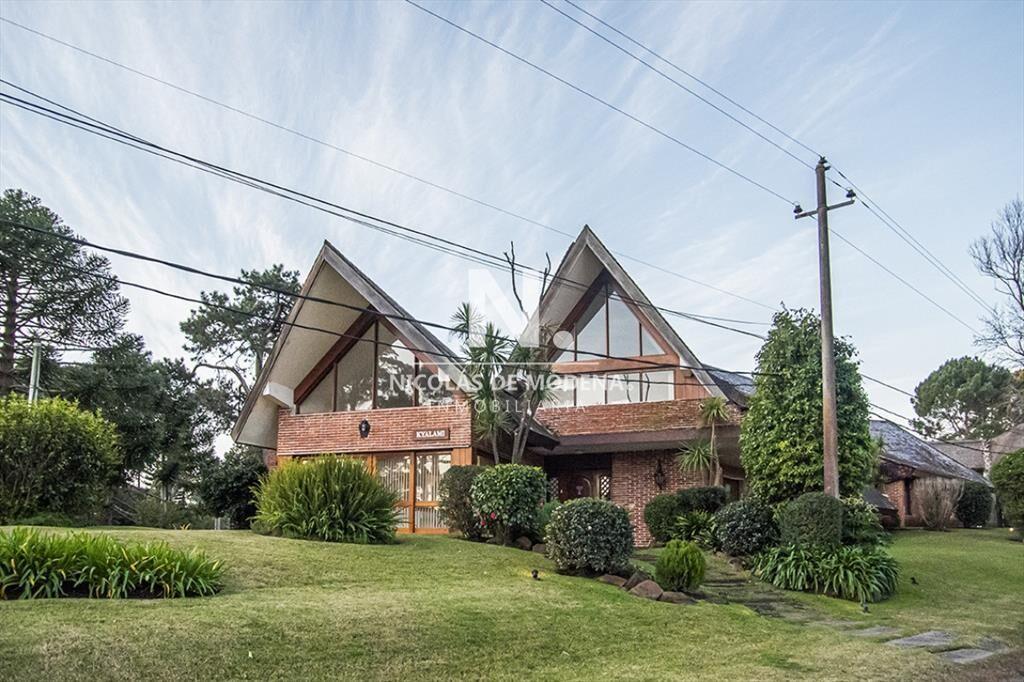 Hermosa casa en venta en Punta del Este de 7 dormitorios