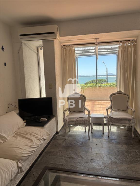 Casa en venta en Punta Ballena, con vista al mar.