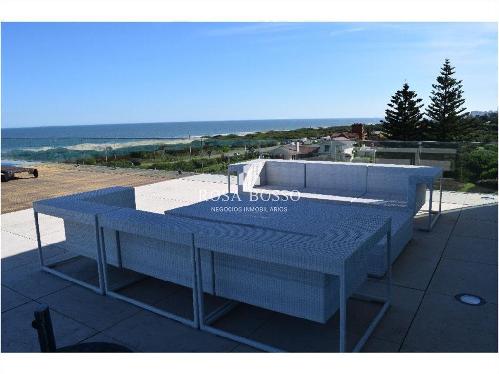 Apartamento muy lindo en la Brava.
