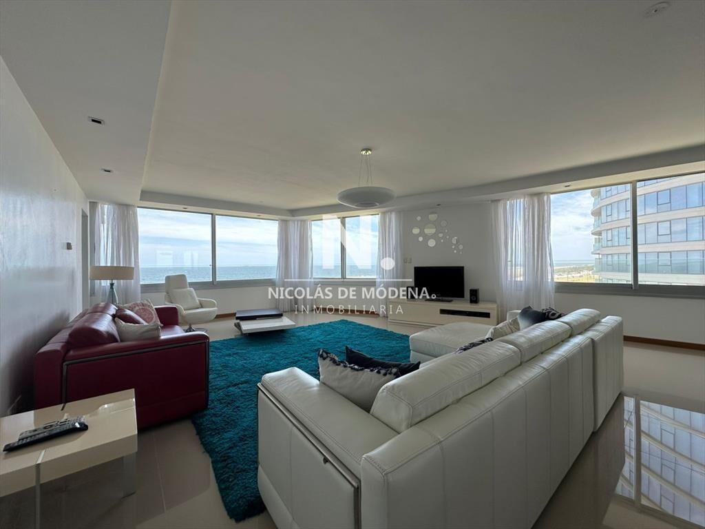 En venta apartamento de 3 dormitorios en suite en