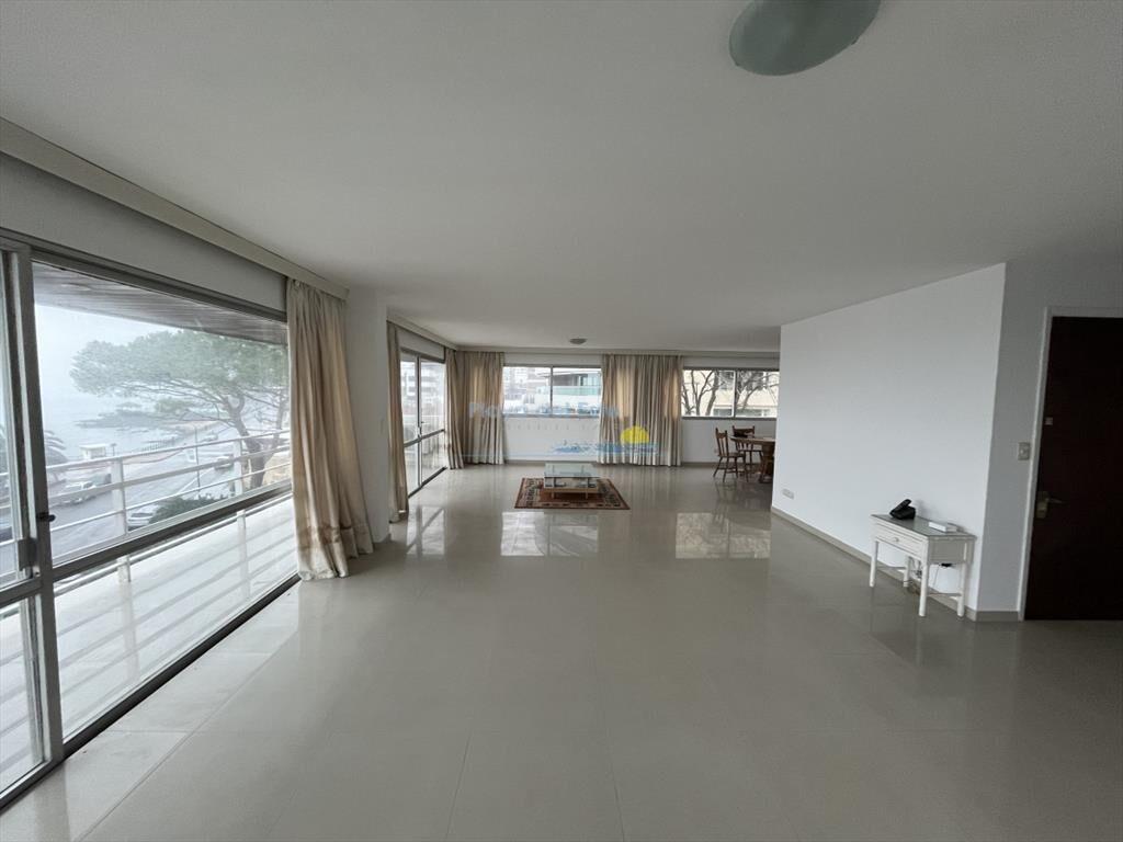 Apartamento en venta, puerto Punta del Este.
