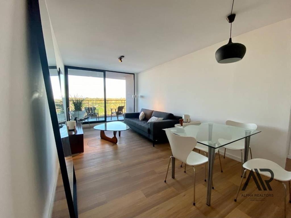 Excelente Apartamento De 2 Dormitorios Con Vistas Al Lag...