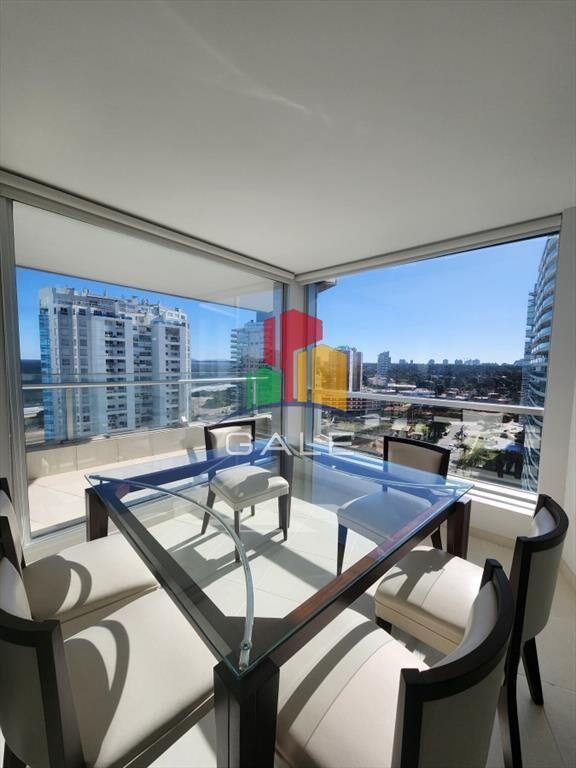 Vende apartamento de 3 dormitorios en Mansa- Punta del Este