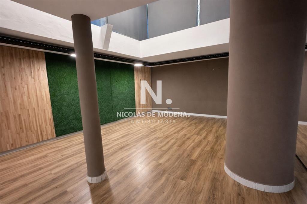 ALQUILER Local comercial + oficinas de 154 m²