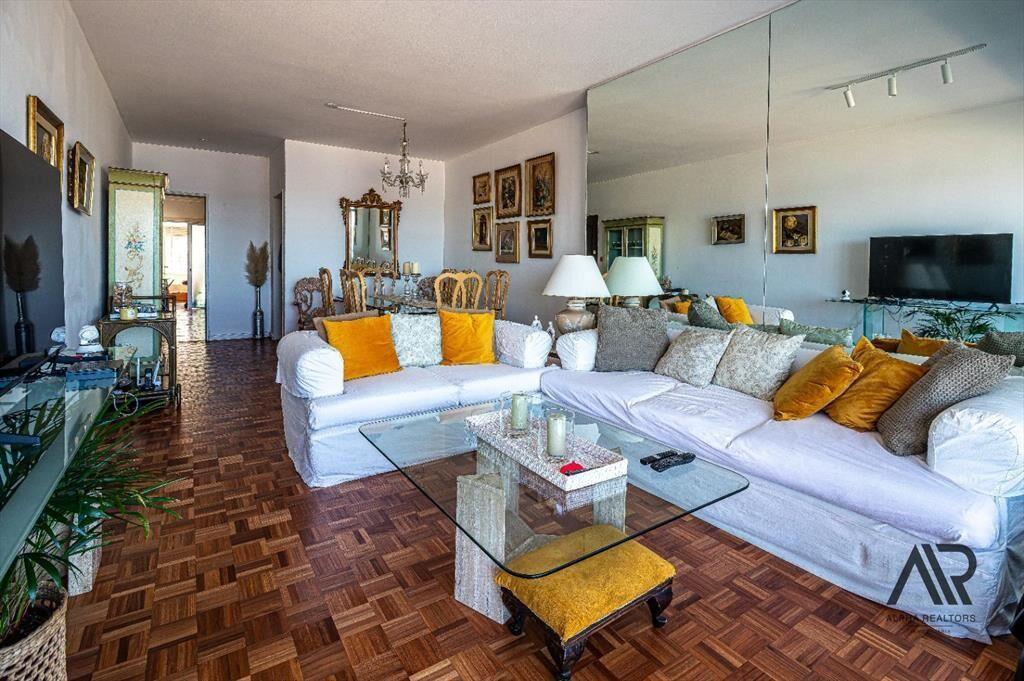 Venta Apartamento 3 dormitorios 3 baños c/cochera y serv...