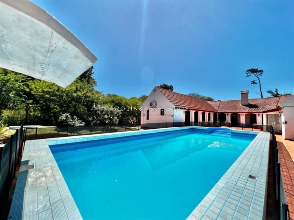 CASA EN VENTA 4 DORMITORIOS BEVERLY HILLS PUNTA