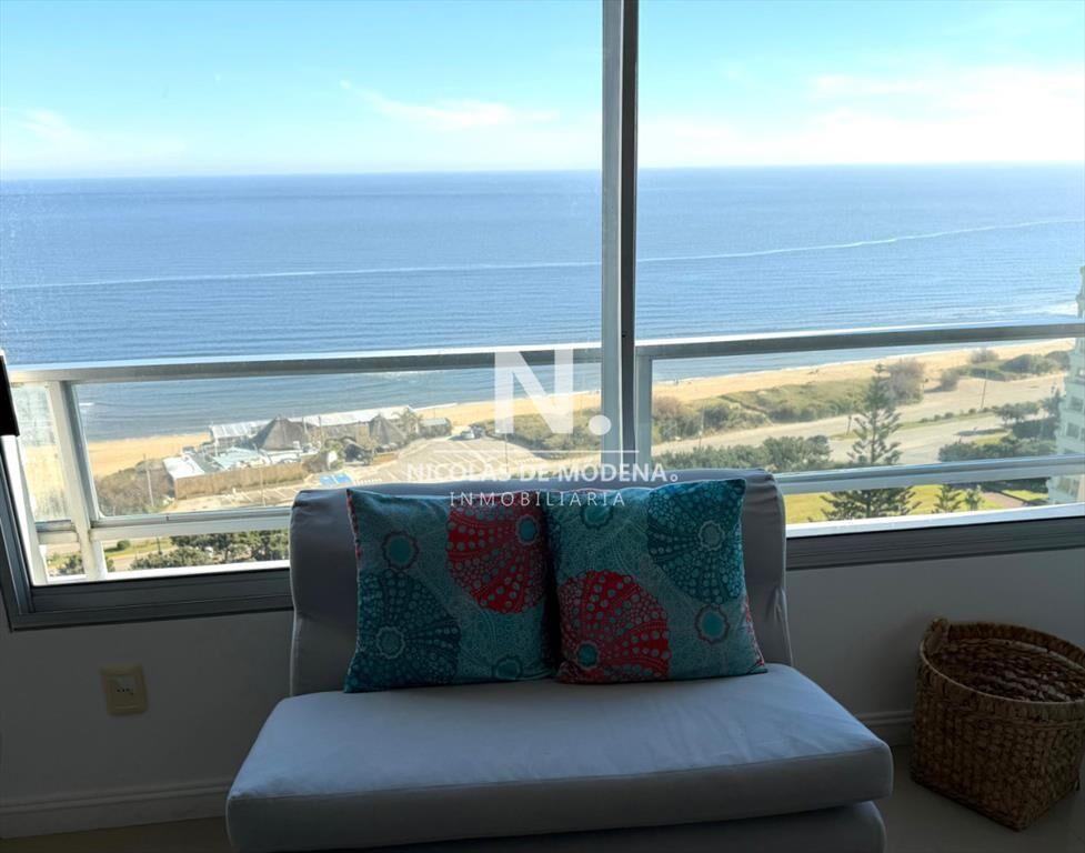 Apartamento en venta frente al mar, parada 19