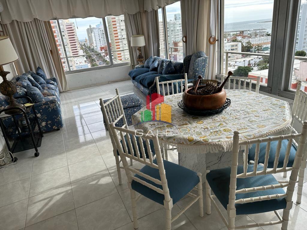 Peninsula piso alto con excelente vista