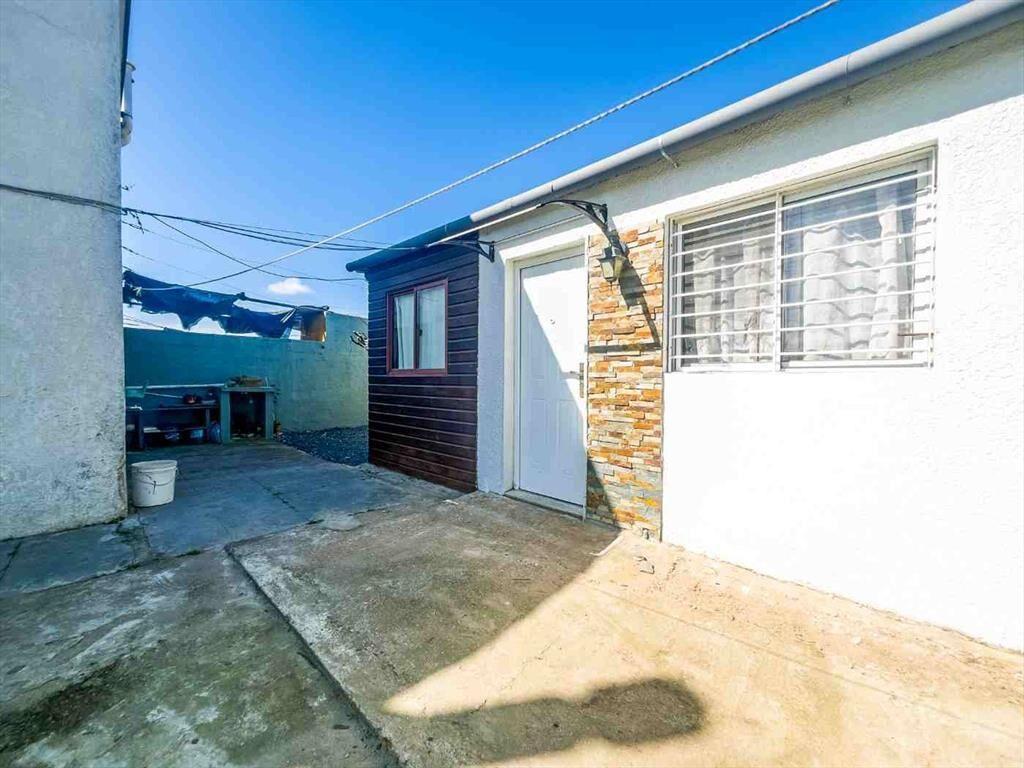 Venta Casa Dúplex + Apartamento al fondo en Pando