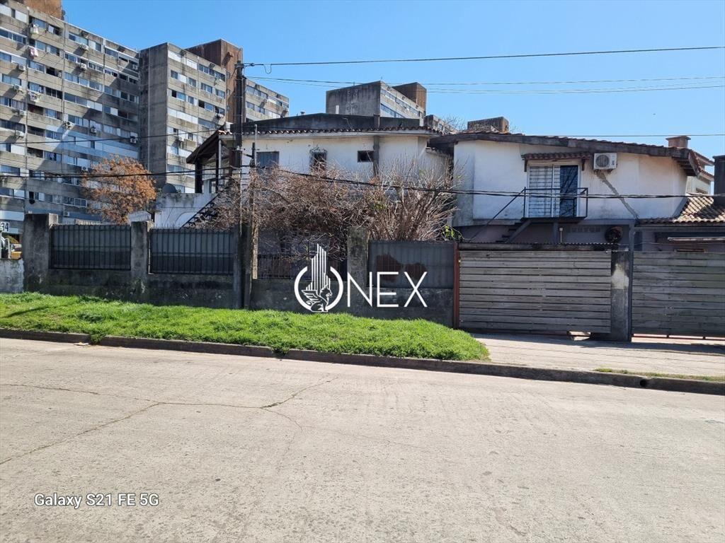 Se vende local comercial en Malvín norte.