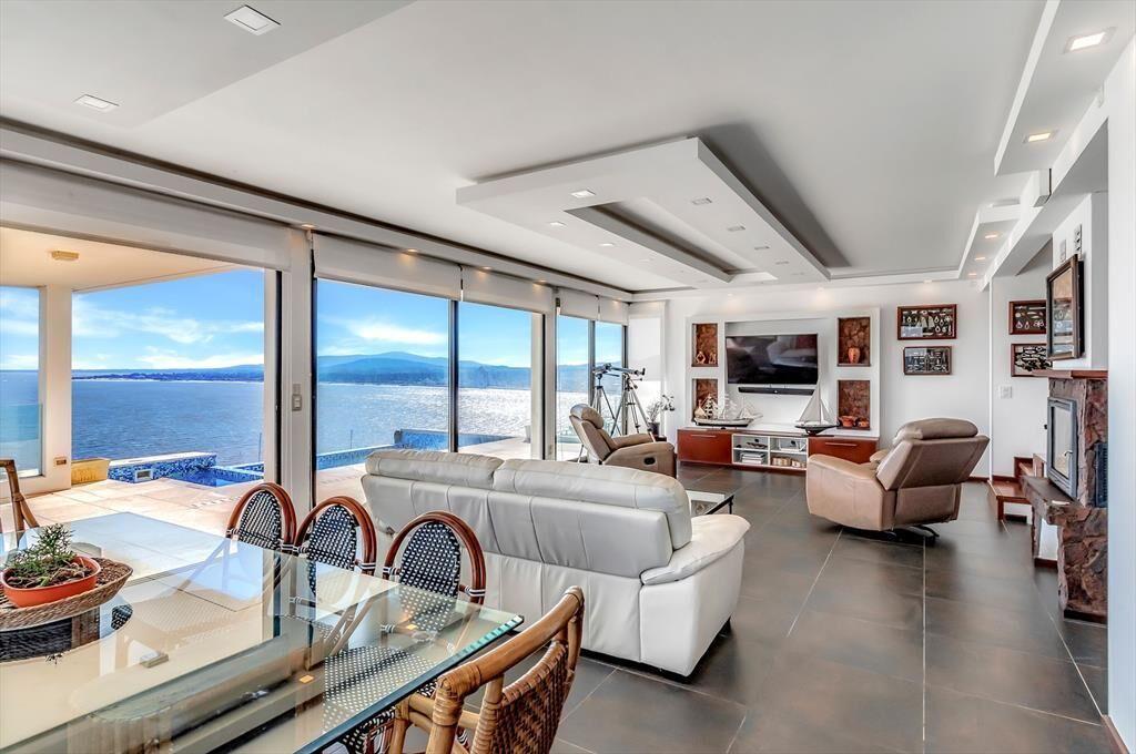 Casa a la Venta Frente al Mar en Piriápolis